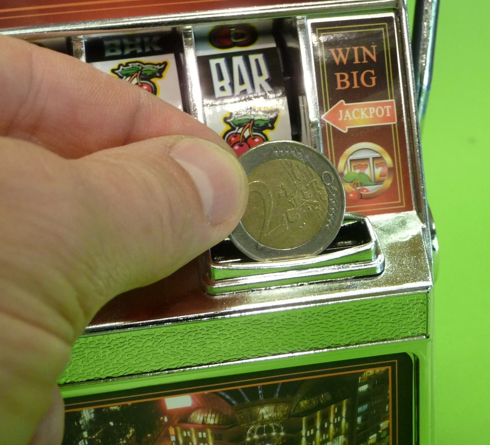 SLOTMACHINE Geld-Spielautomat Einarmiger Bandit Spardose Sparschwein 69-1228 - Bild 3 von 4