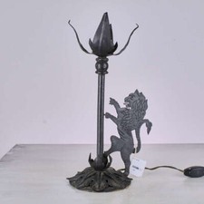 lampada da tavolo in ferro, leone
