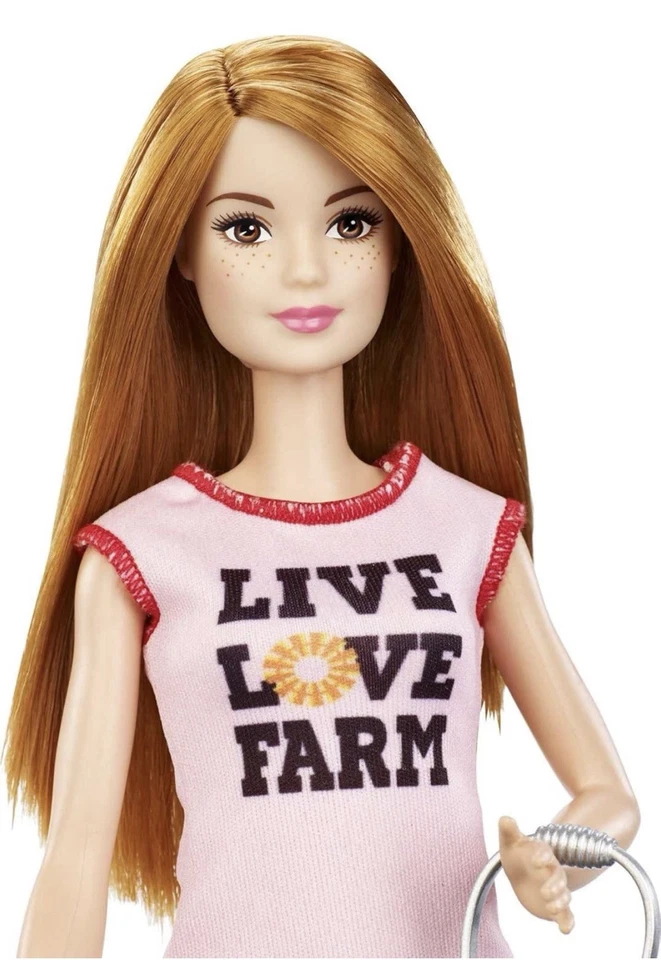 Barbie Muñeca Granjera de Pollos, Pelirroja, y Juego con Gallinero, 3 Pollos, 2 Foto 3 de 4