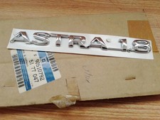 Emblem ASTRA 1.8 für Opel Vauxhall Astra F 90510792 OEM