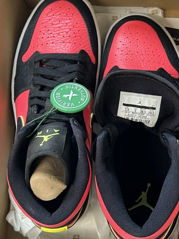 Air Jordan 1 ретро средний горячий удар вольт W размер 7,5 - Изображение 4 из 4