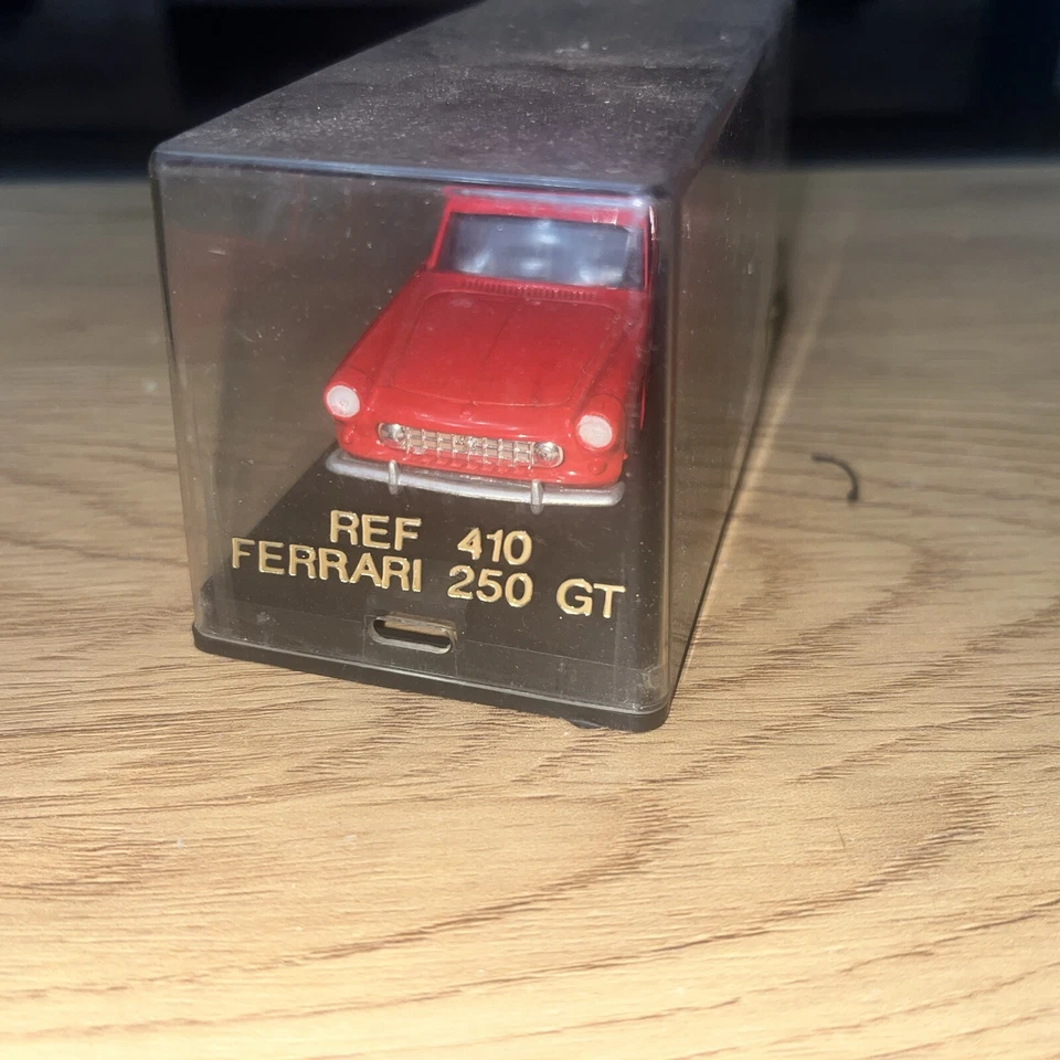 VEREM n°410 : FERRARI 250 GT rouge - neuve avec boîte origine C1 - Photo 2/4