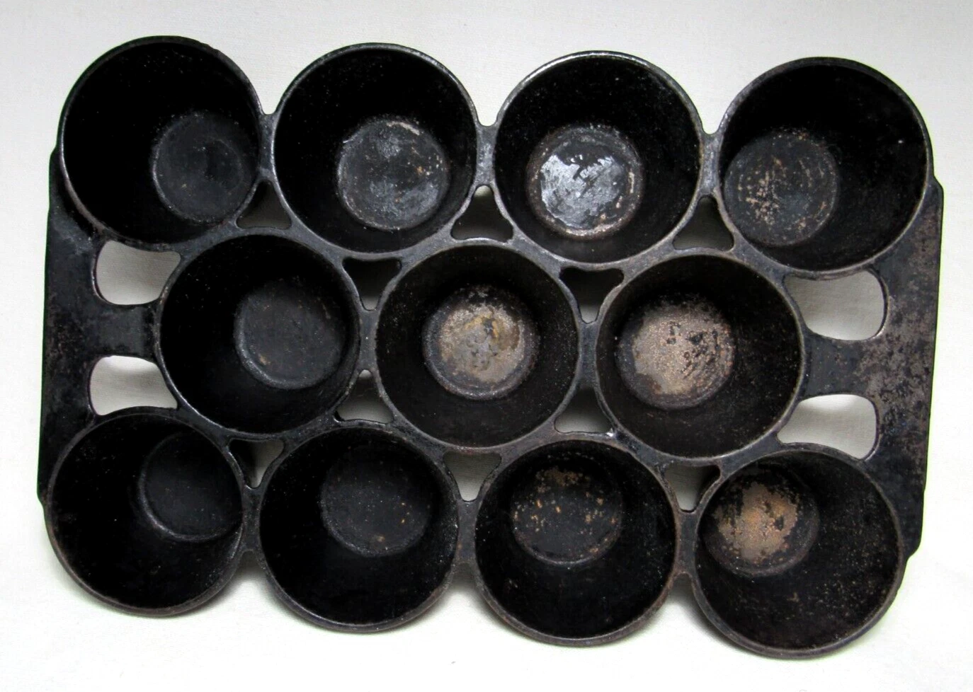 Vintage ERIE Pre-Griswold Cast Iron No. 10 Popover Muffin Pan 948 11 Cup