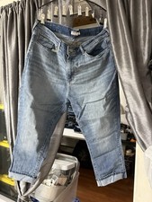Signature by Levi Strauss Women's Straight Blue Denim Capris 5-Pocket Button Zip