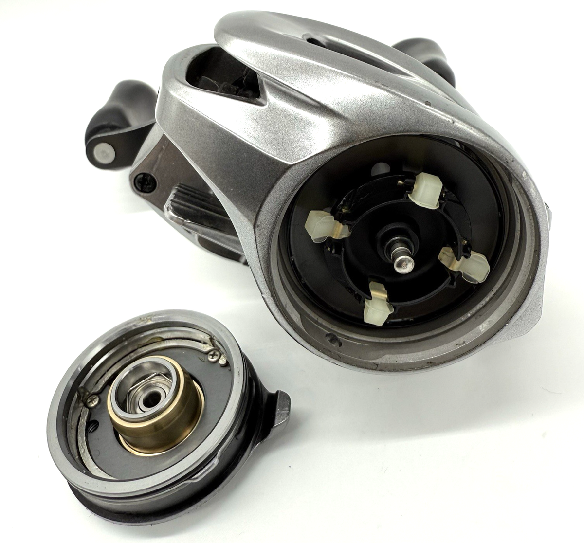 Shimano 18 Bantam MGL PG Right Bait Casting Reel From JAPAN w/Box