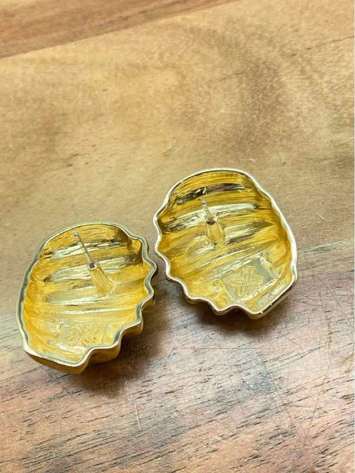 Pre-Owned Lilly Pulitzer Gold Swirl Stud Earring - Image 4 of 4