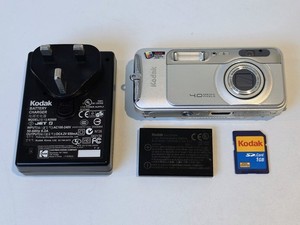 Kodak Digital Camera EasyShare LS743 4.0MP Silver. Memory Card & Battery Charger