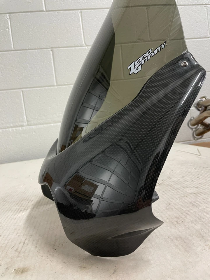 Capucha de carbono con parabrisas de gravedad cero Ducati Monster 900/S2R/S4R Foto 2 de 4