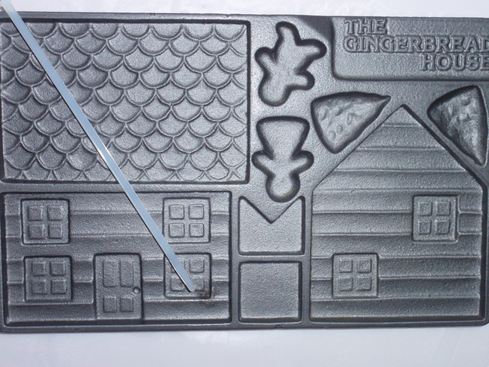 Vtg John Wright Cast Iron Gingerbread House Mold 1985 w/Orig Box