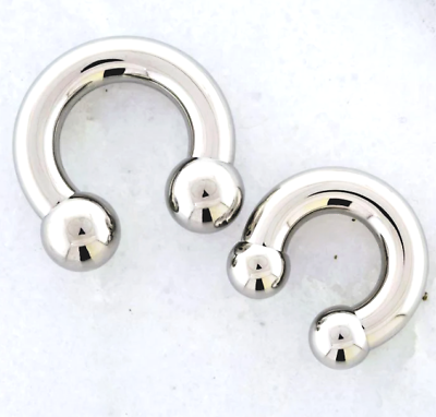 Stainless steel piercing - simple horse-shoe with glossy balls, width 4 mm