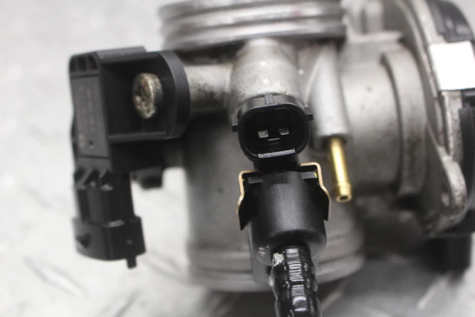 KTM 390 RC 2017 inyectores de combustible principales/cuerpos del acelerador Foto 4 de 4