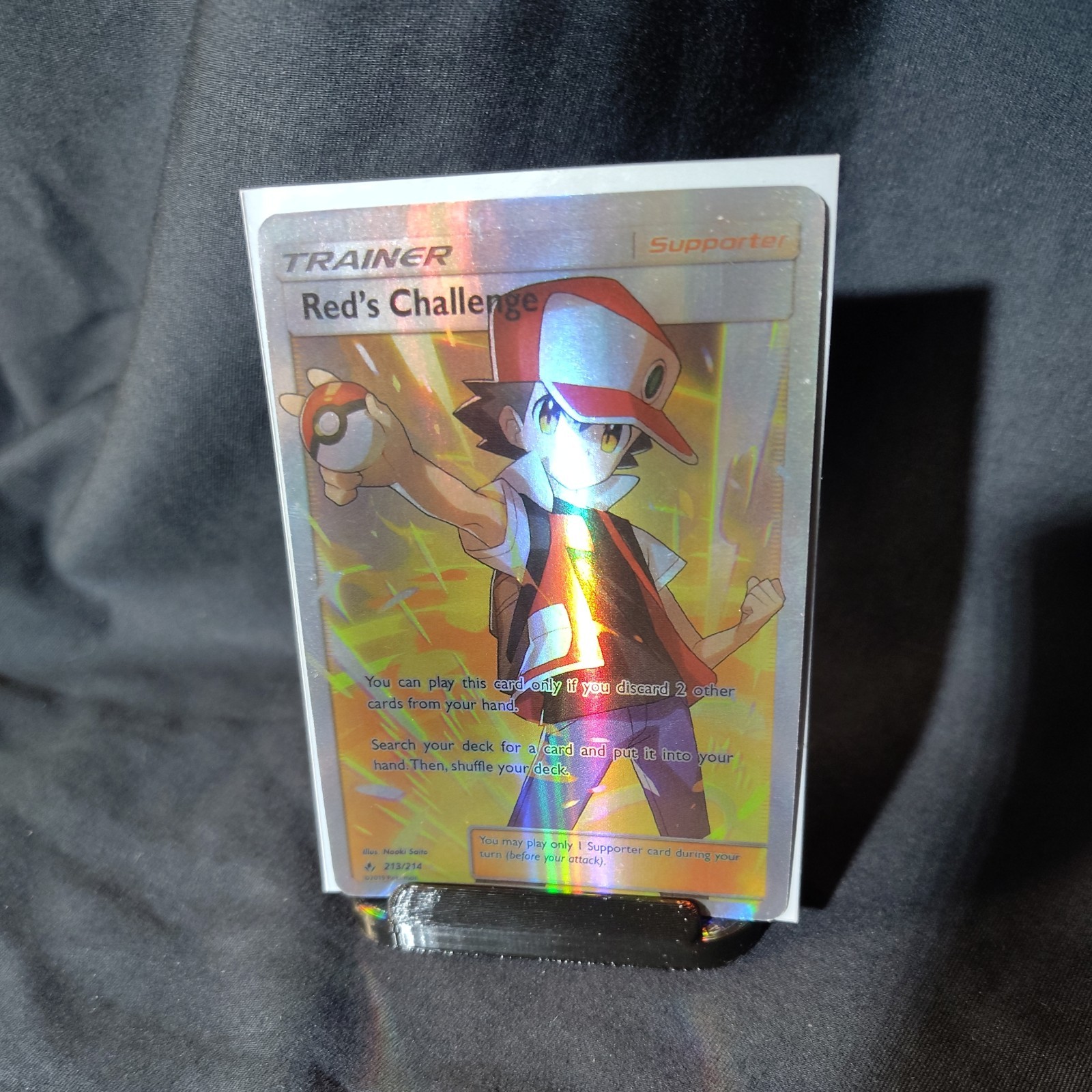 Red's Challenge Full Art 213/214 Sm-Unbroken Bonds Holo NEAR MINT + Card Stand