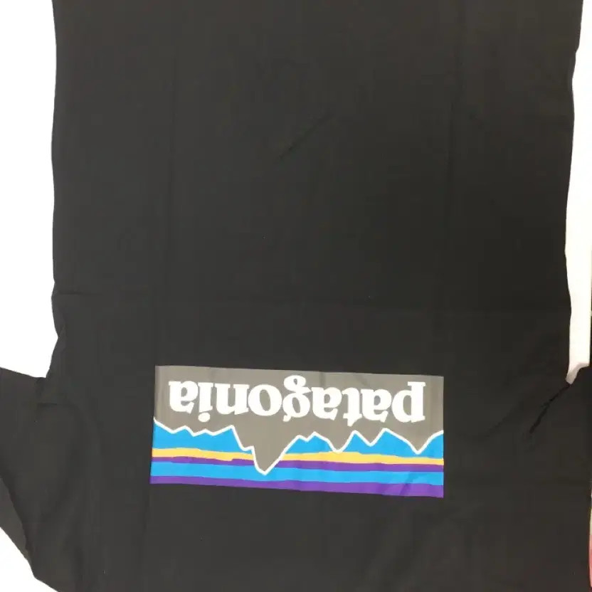 Patagonia Short Sleeve T-Shirt - Excellent Condition thumbnail 3