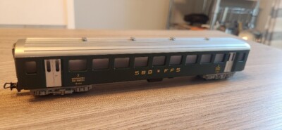 Fleischmann HO, DC, SBB-FFS Swiss CL2 Pass. Car, with lights, Item# D100.