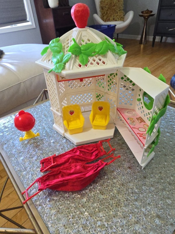 Vtg 1981 Strawberry Shortcake Garden House Gazebo Playset Grill Hammock SW #2