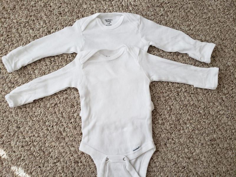Gerber Organic Solid White Long Sleeved Mittens Onesies NWOT 0-3 M