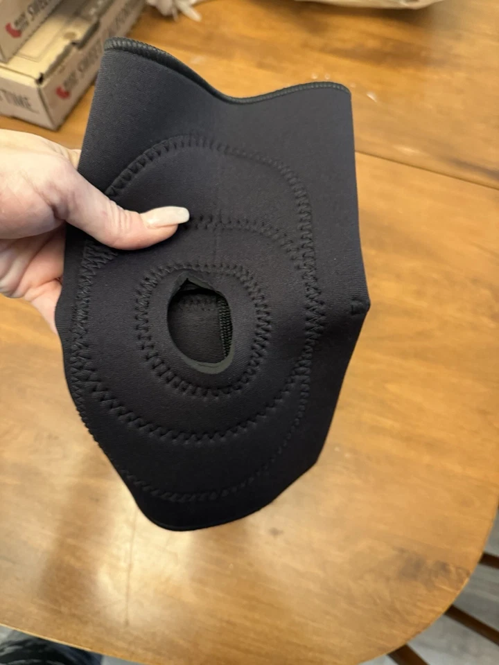 Manga de compresión de rodilla pequeña Curad Foto 3 de 4