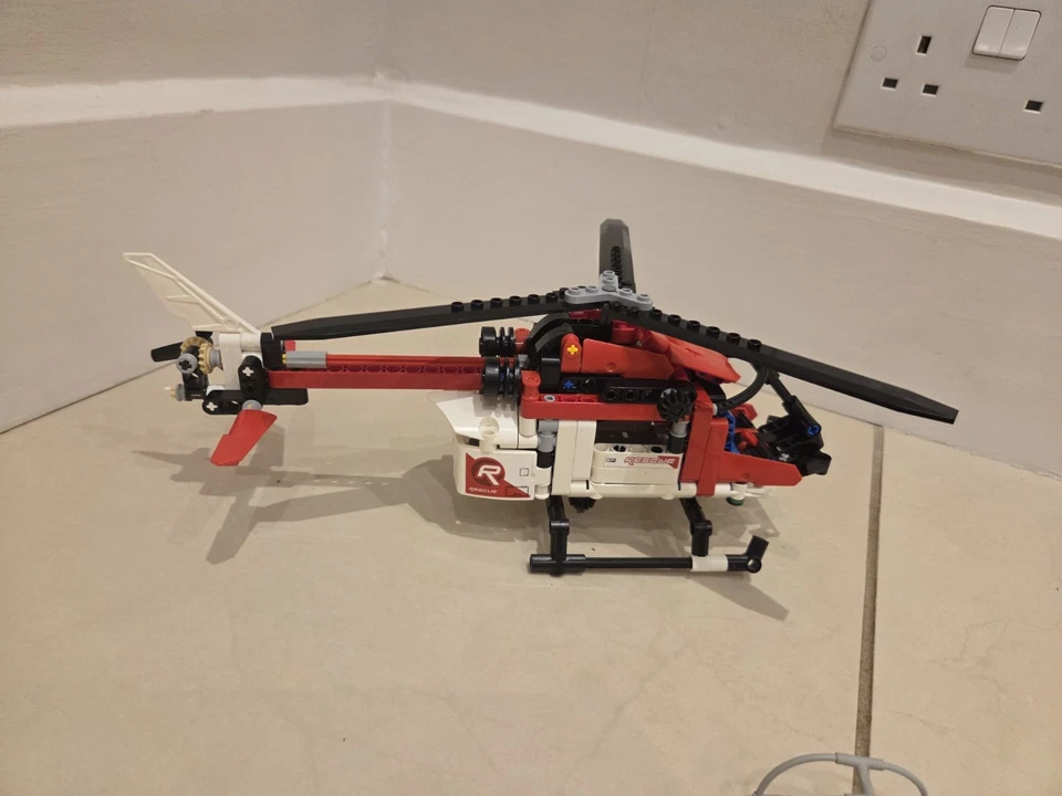 LEGO Technic 42092 Rescue Helicopter, photo 2 of 4