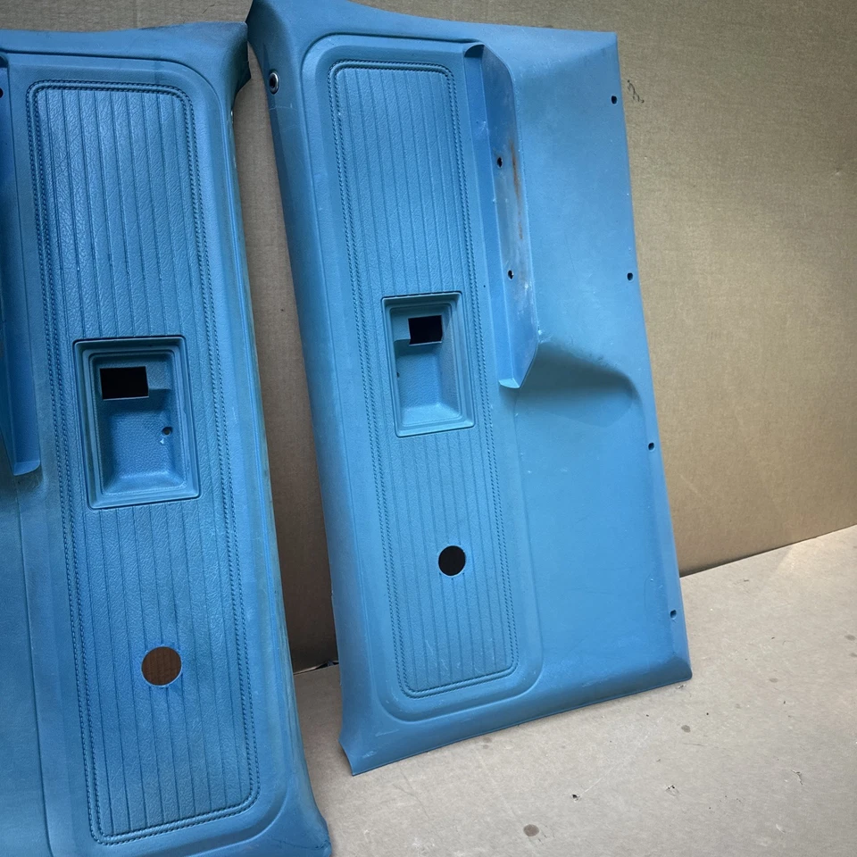 Chevrolet GMC 1973 1980 camioneta C10 K10 Suburban Blazer panel de puerta azul Foto 3 de 4