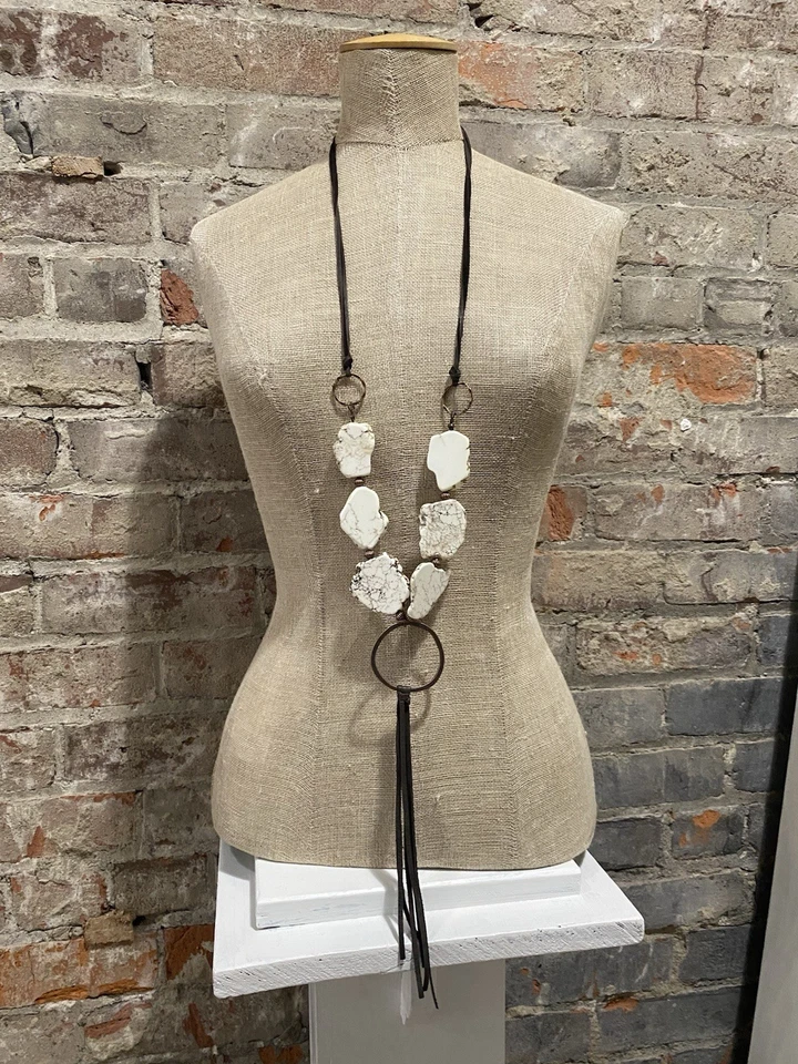 Nuevo Collar Boho Largo Blanco Turquesa Envolvente con Borla de Cuero. Foto 2 de 4