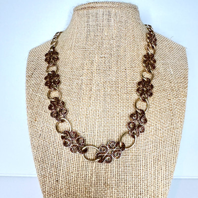 Liz Claiborne Filigree Scroll Link Necklace Toggle Clasp Gold Tone