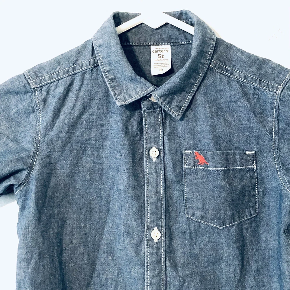 Camisa Carter's Azul Cambray Manga Corta Botón Delantero Niños Talla 5T Dinosaurio Foto 2 de 4