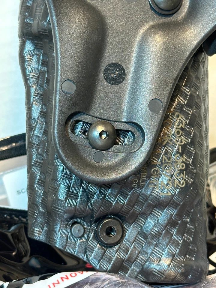 Safariland® 6360 ALS®/SLS Level-3 RH Duty Holster STX BSK, GLOCK 20, 21 w/ LIGHT - Image 2 of 4