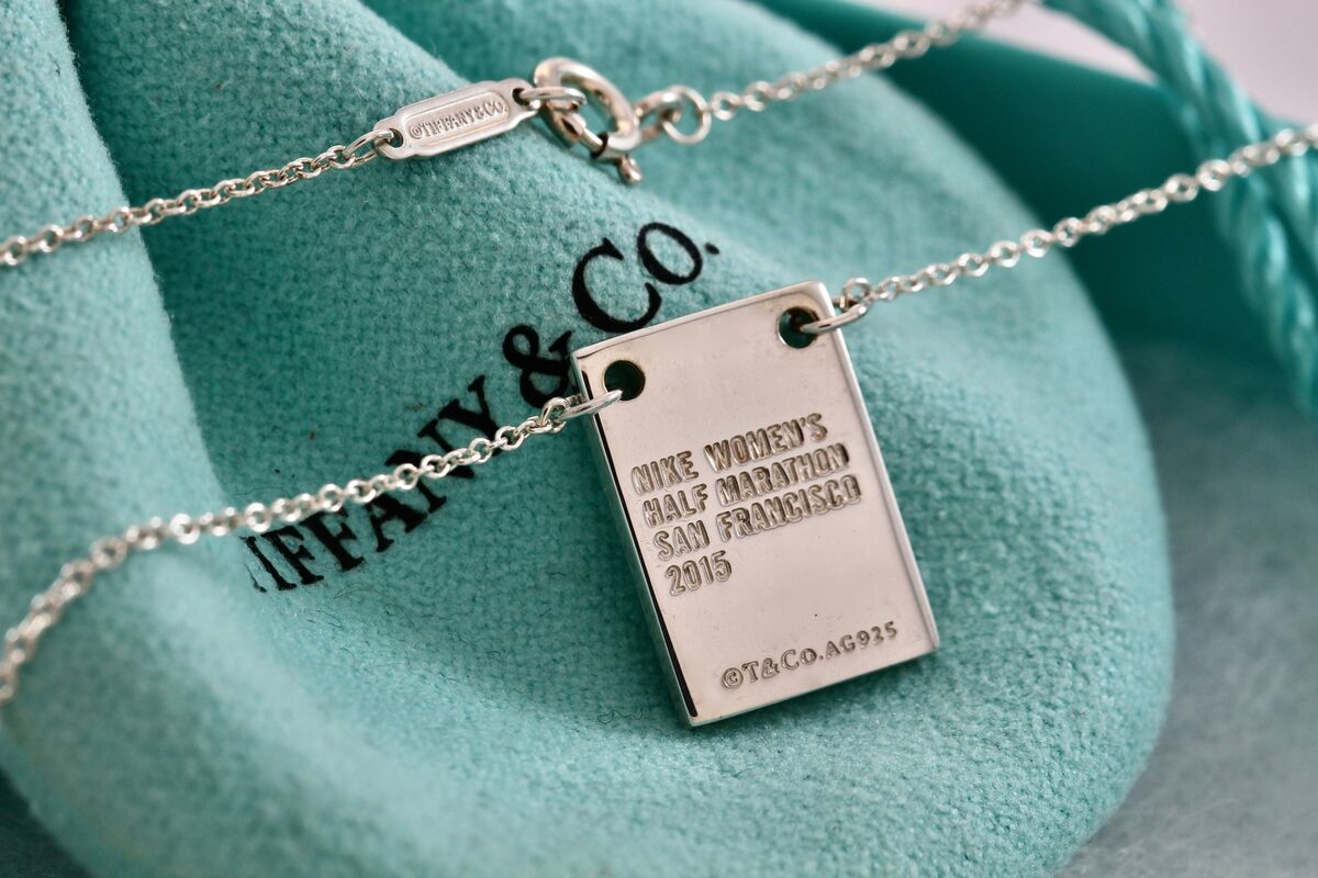 Tiffany & Co. Silver Nikes 2015 Women Marathon 16 Tiffany & Co. Silver Nikes 2015 Women Marathon 16