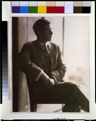 Clarence White in suit,1871-1925,American Photographer,Teacher,Fred Holland Day