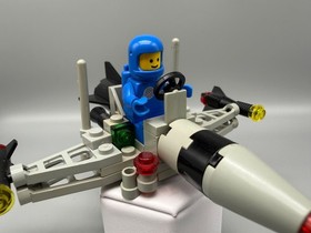 LEGO 6824 Classic Space Space Dart I  Vintage 1984 with Blue Spaceman Minifigure