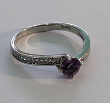 Vintage ring sterling silver 925 Size 7 Weight 1.87 g. Purple gem.