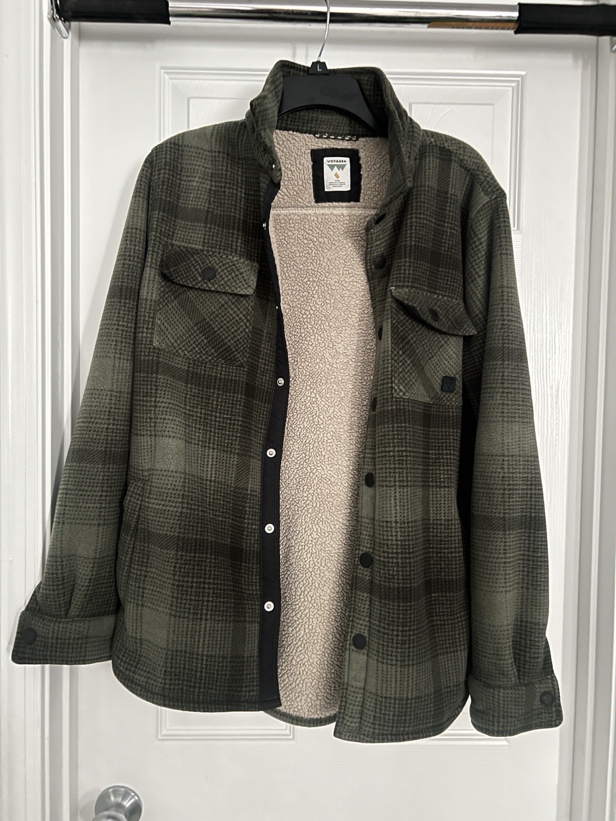 Voyager Men's Medium Flannel Green Sherpa lined Jacket Snap Closure Fall Shirt