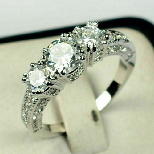Anillo de compromiso redondo de diamantes creado en laboratorio de 2,95 quilates y 3 piedras VVS1 de oro blanco de 14 quilates FN - Imagen 1 de 12