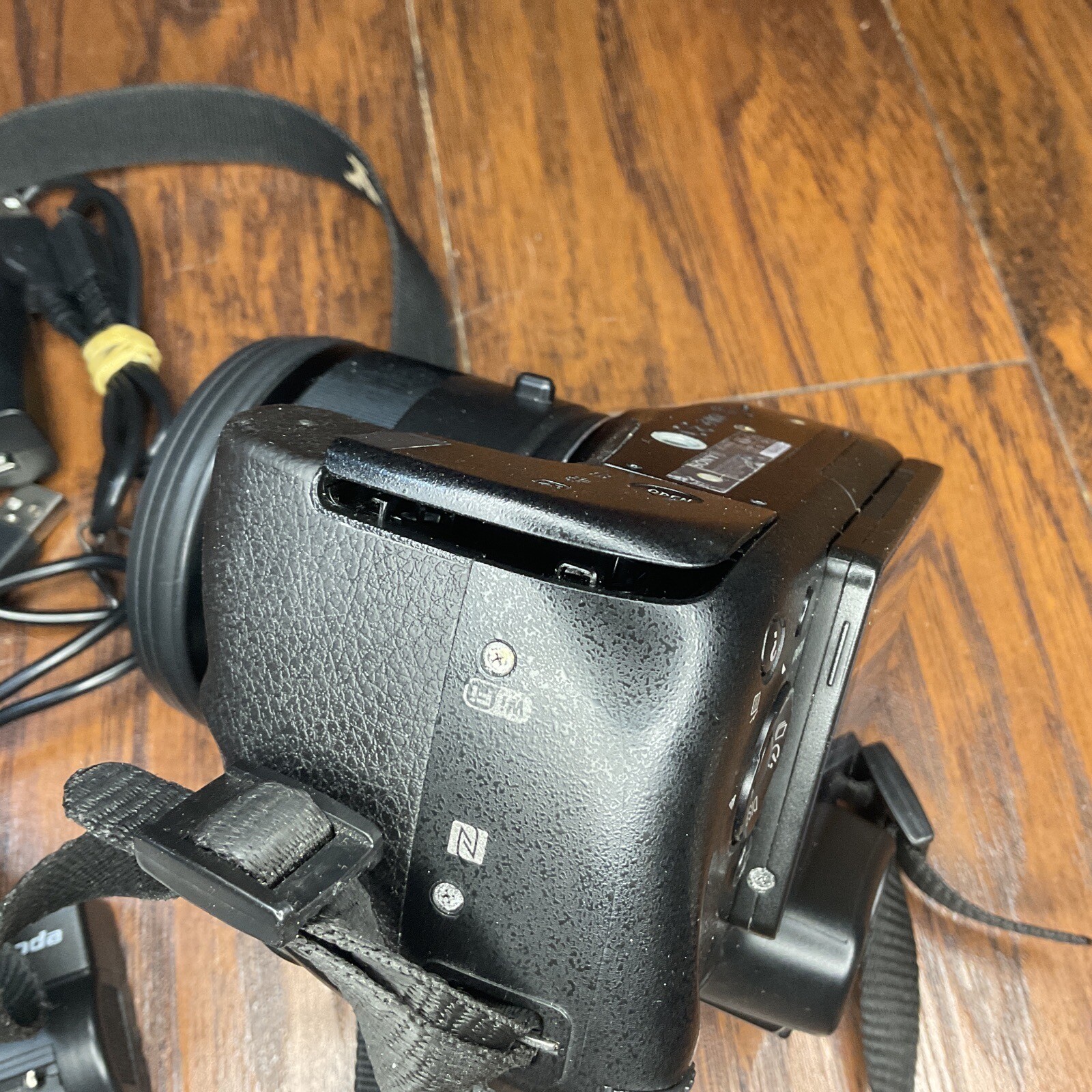 WORKS Sony Cyber Shot DSCHX400V 20.4 MP Digital Camera 1088 z65 b67