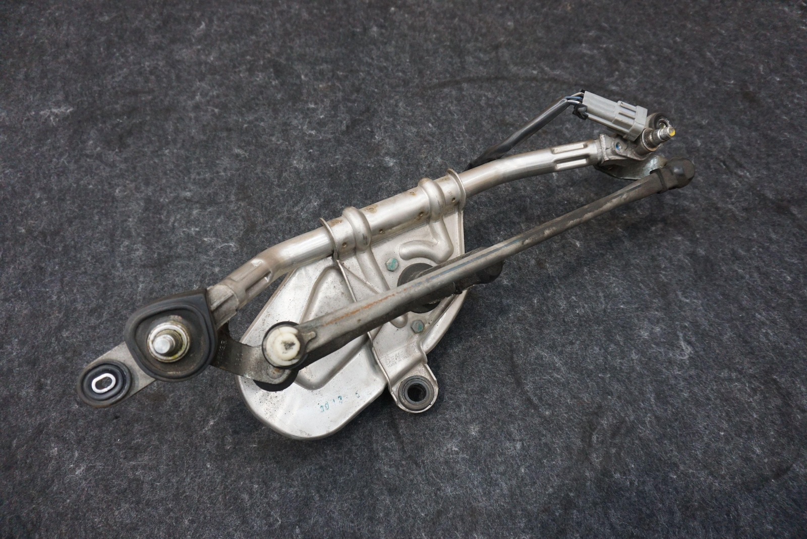 Front Windshield Wiper Motor Linkage 80065800 Maserati Granturismo M145 2008-19