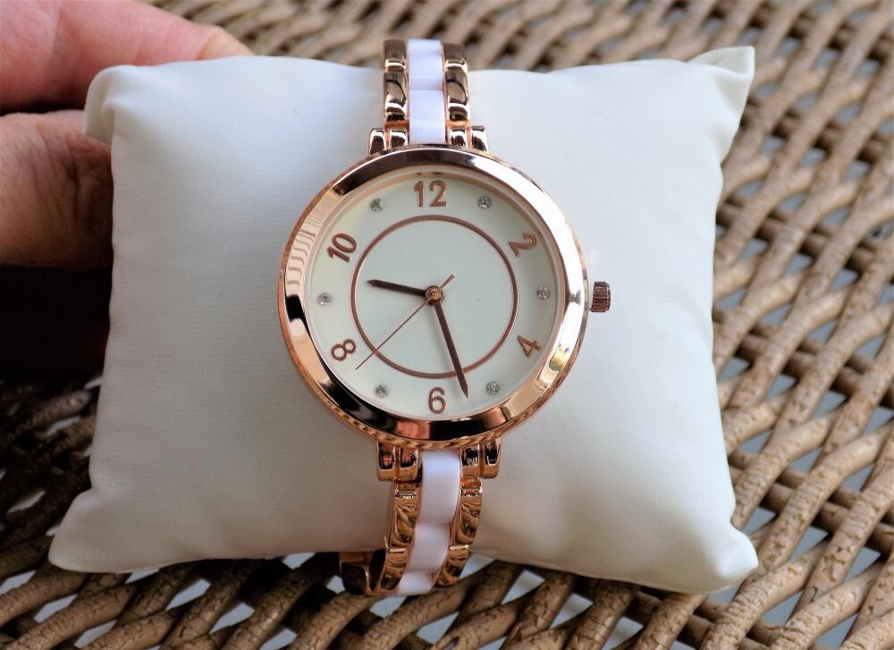 Montre quartz en acier or rose 34 mm : fini les bijoux ternes avec Swarovski®