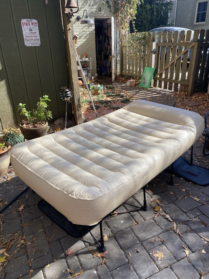 Colchón de aire inflable para puerta delantera con bomba incorporada y marco doble Foto 2 de 4