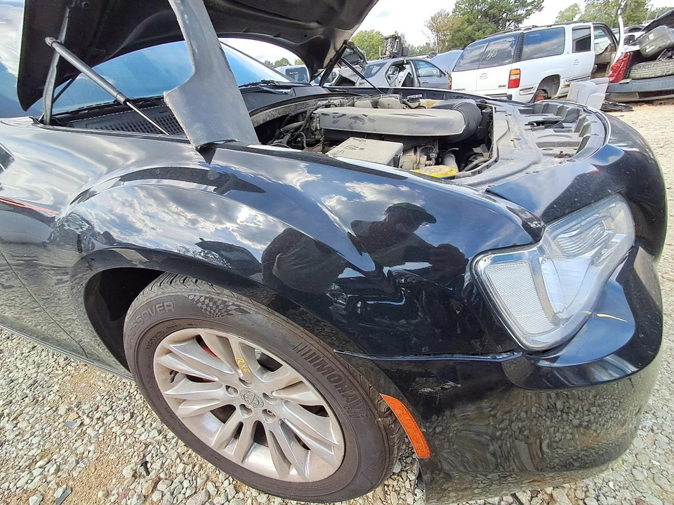 Used Washer Fluid Reservoir fits: 2015 Chrysler 300  Grade A Foto 2 de 4