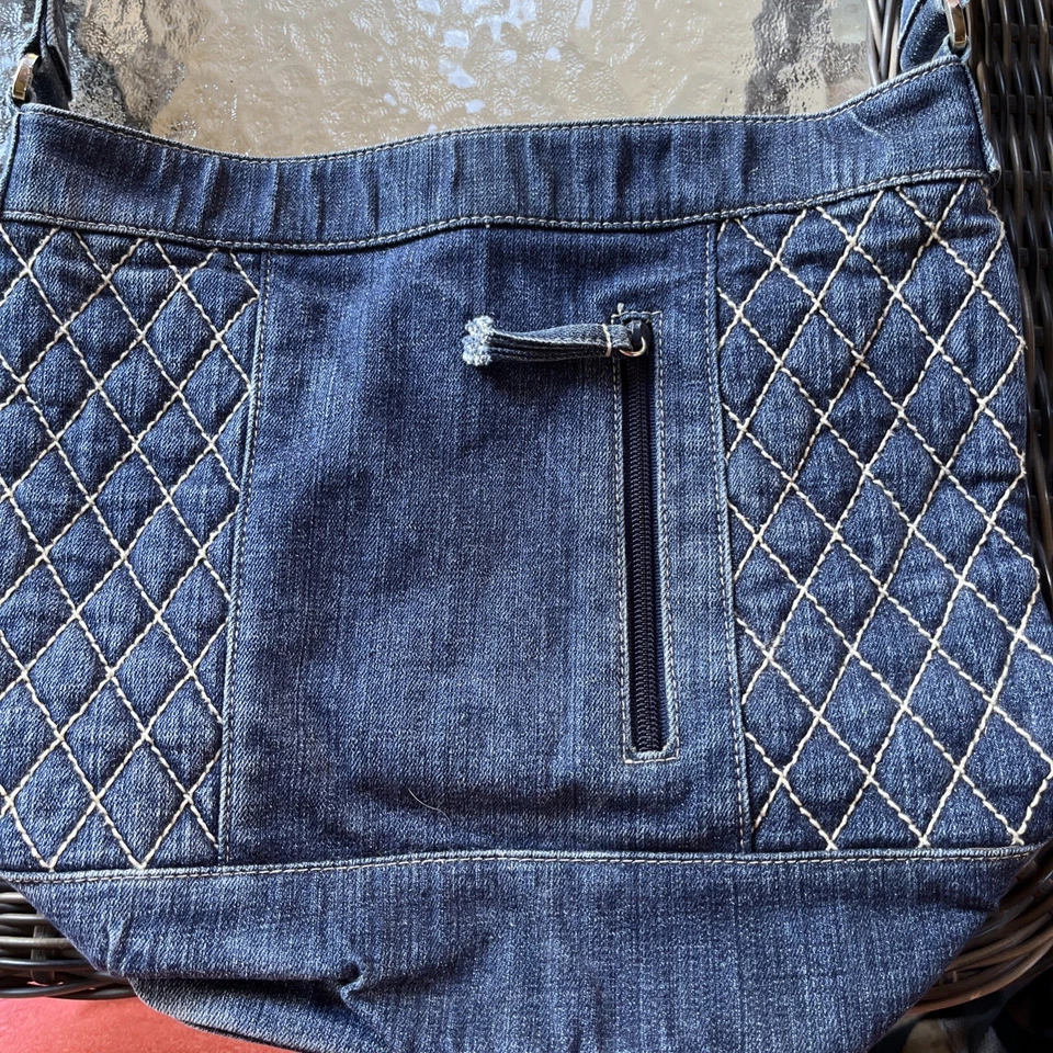 Vera Bradley Jean Purse Blue With Paisley Interior PreOwned But Great Condition - Image 2 of 4