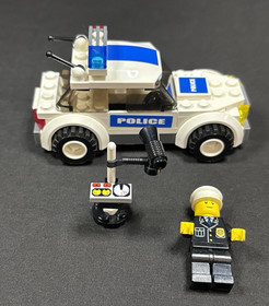Lego City Police Car 7236 complete with minifig - no book