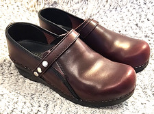 Sanita Professional Clog Burgundy Smooth Leather Studded Band EUC 39 8 M