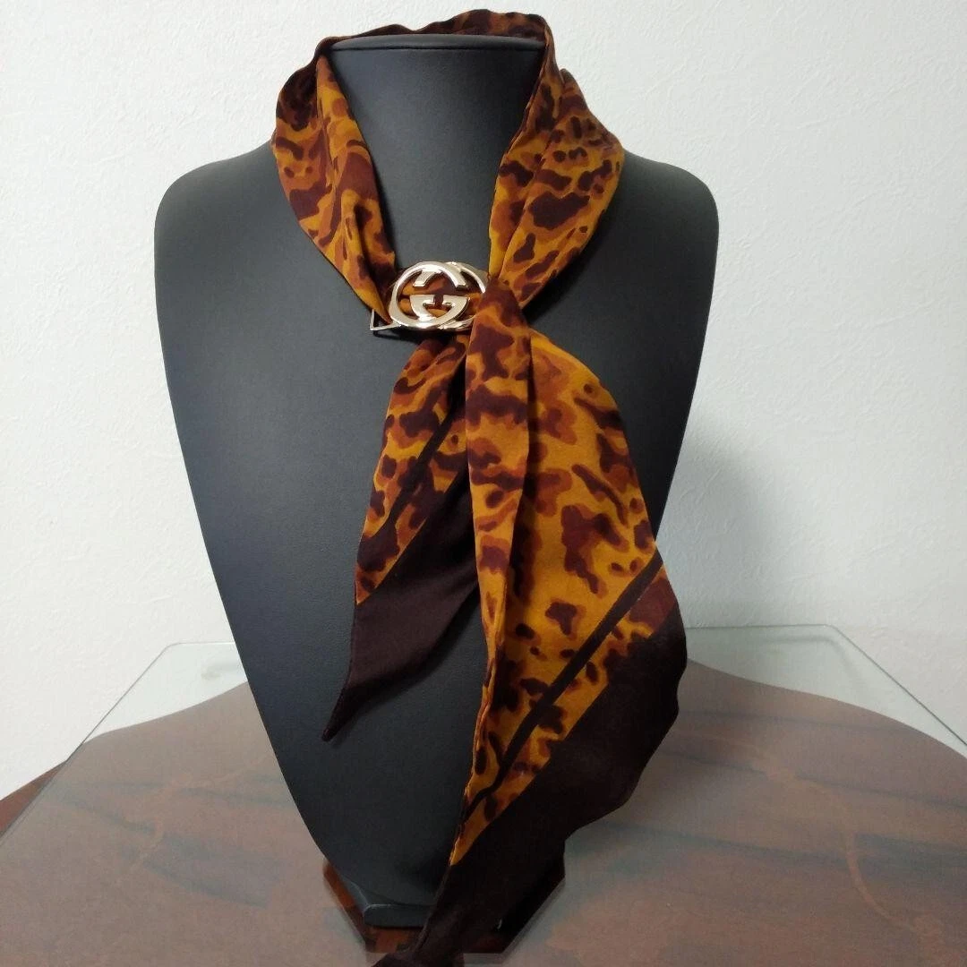 Ensemble bague écharpe en soie imprimé léopard imprimé et écharpe GUCCI 80 X 8 cm