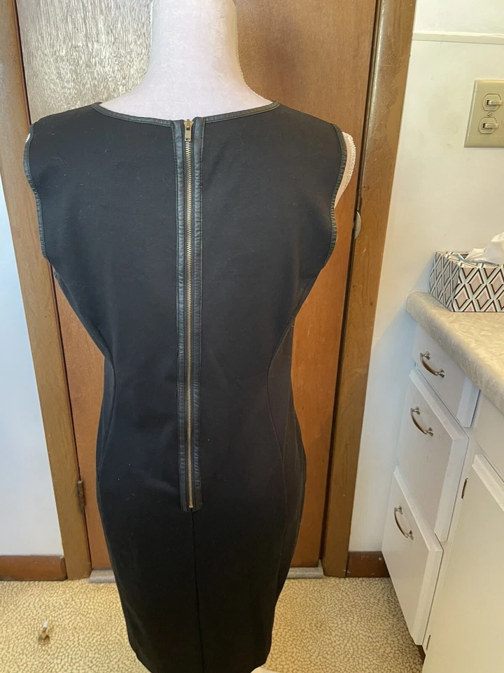 Vestido eci New York Talla 8 Tejido con Diseños de Panel de Pecho de Cuero Sintético  Foto 3 de 4