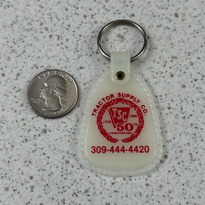 1988 Tractor Supply Co Washington Illinois Store Glow In Dark Keychain Key Ring