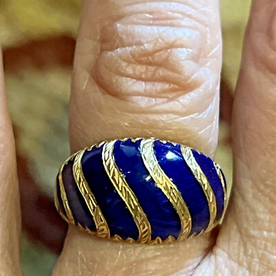 Beautiful vintage Estate 18 karat gold blue enamel dome ring