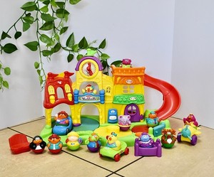 WORKS ~ Nice ~ 2004 Hasbro Playskool Weebles Weebleville w EXTRAS ++ Town Center