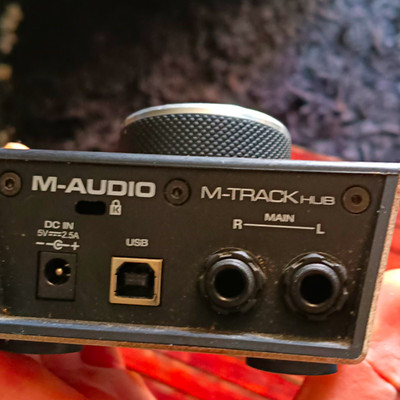 M-Audio M-Track Hub USB-Audioschnittstelle Desktop 6,3 mm/3,5 mm Kopfhörer
