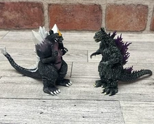 Set Of 2 2020 Surreal Entertainment Space Godzilla Hangers Figures