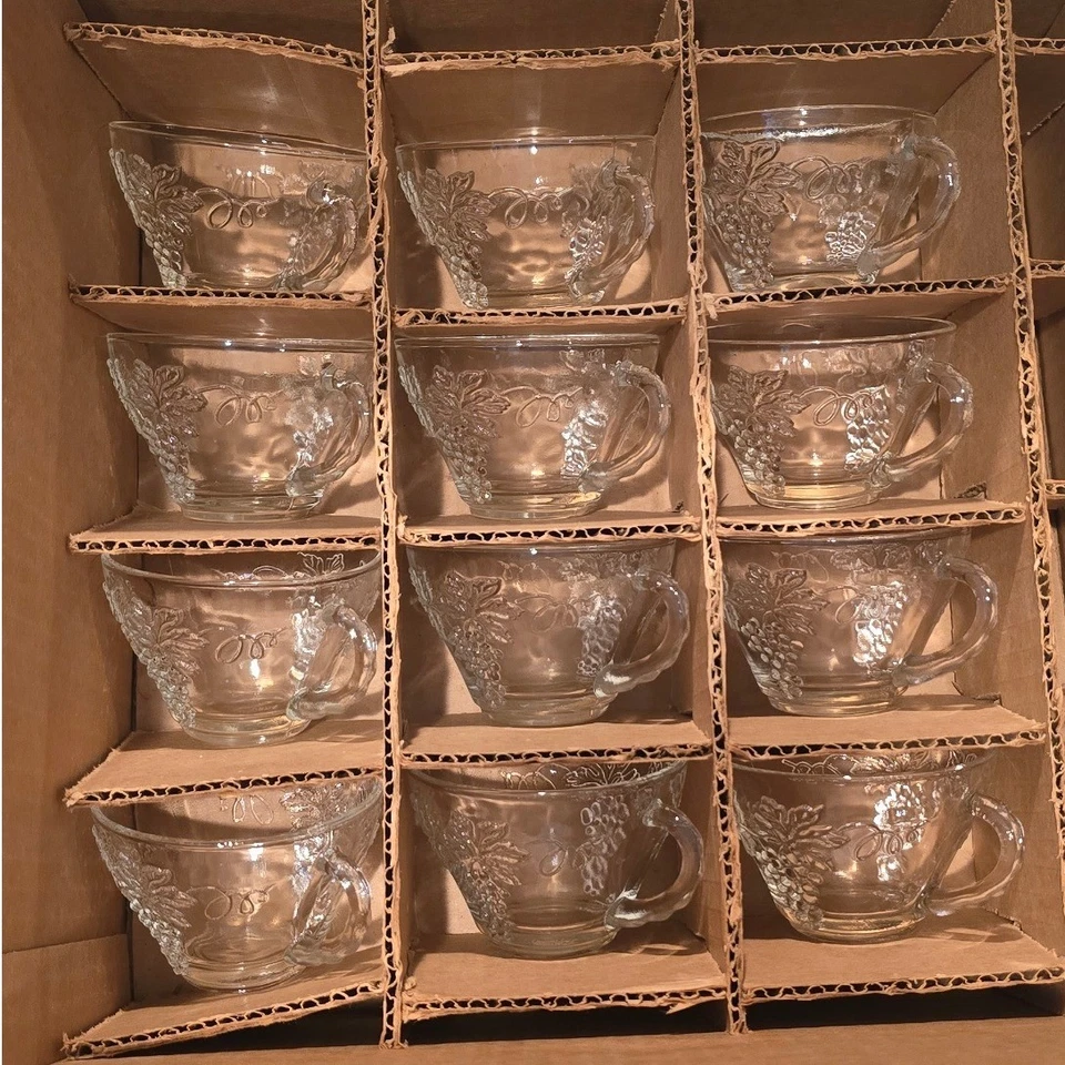 Juego de tazones perforadores de vidrio transparente vintage Anchor Hocking hoja de uva 26 piezas Foto 4 de 4