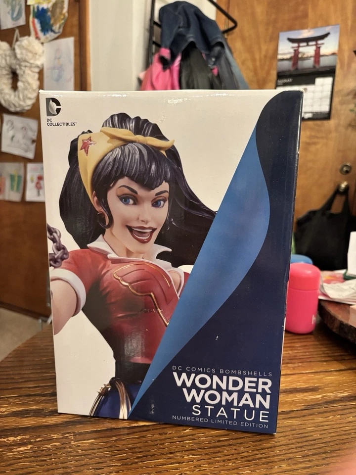 Estatua DC Bombshells Wonder Woman en perfecto estado Foto 2 de 2